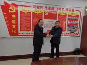 敦煌種業(yè)領導看望慰問公司老干部、老黨員及困難黨員職工