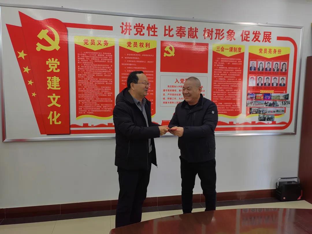 敦煌種業(yè)領導看望慰問公司老干部、老黨員及困難黨員職工