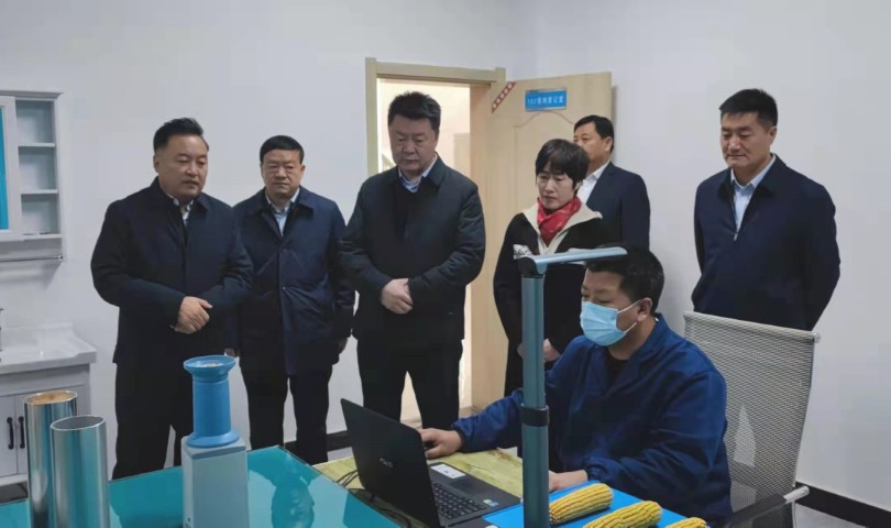 酒泉市政府黨組成員、副市長哈里別克來敦煌種業(yè)調(diào)研指導(dǎo)工作